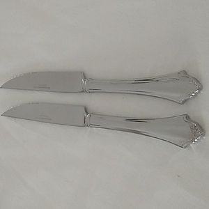 Reed And Barton Select Devonshire 2 Steak Knives Glossy Stainless
